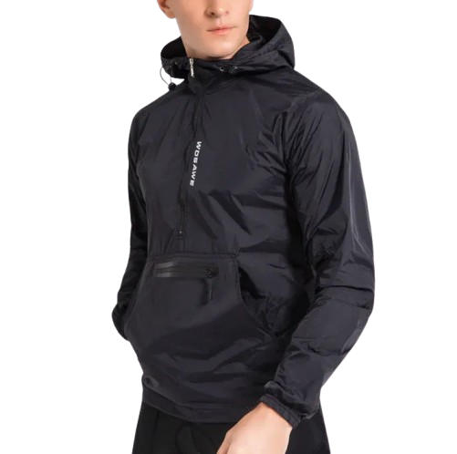 Homem usando o Corta Vento Aero PG245 da Pagliacci, com design leve, moderno e ideal para proteção contra vento e clima instável