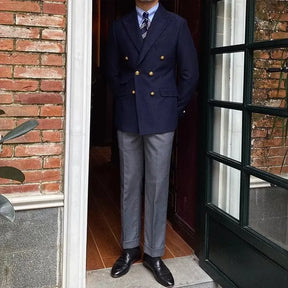 Blazer Transpassado PG286 com tecido premium e caimento refinado, ideal para eventos sociais com conforto e sofisticação.