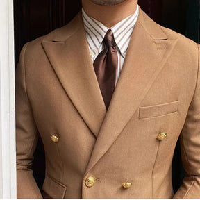 Blazer Transpassado PG286 com tecido premium e caimento refinado, ideal para eventos sociais com conforto e sofisticação.