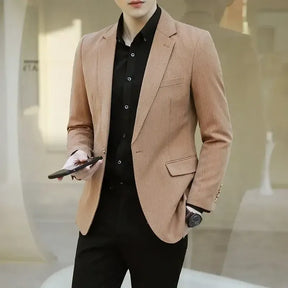 Blazer Masculino PG287 com corte alfaiatado em caxemira, ideal para eventos formais e visuais sofisticados.