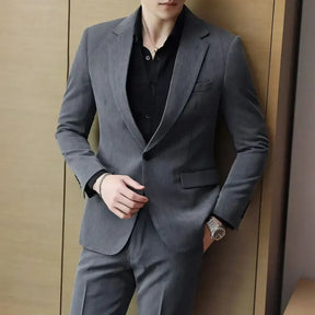 Blazer Masculino PG287 com corte alfaiatado em caxemira, ideal para eventos formais e visuais sofisticados.