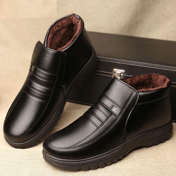 Bota de Inverno HotConfort Pagliacci impermeável, forrada em lã e antiderrapante, perfeita para proteção e estilo nos dias frios.

