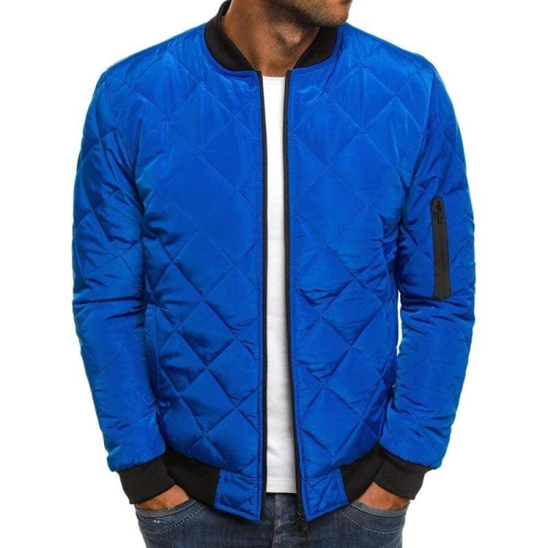 A Jaqueta Forrada Class Pagliacci PG178 combina elegância e proteção térmica, com fechamento em zíper e tecido resistente para enfrentar o frio com conforto.