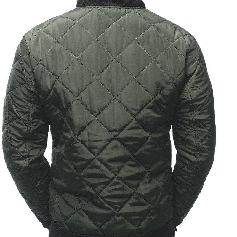 A Jaqueta Forrada Class Pagliacci PG178 combina elegância e proteção térmica, com fechamento em zíper e tecido resistente para enfrentar o frio com conforto.