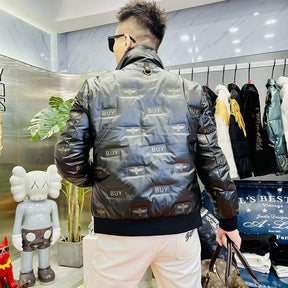 Jaqueta Puffer Outlier PG130 com design urbano e acabamento prático, ideal para destacar seu estilo com autenticidade e conforto.

